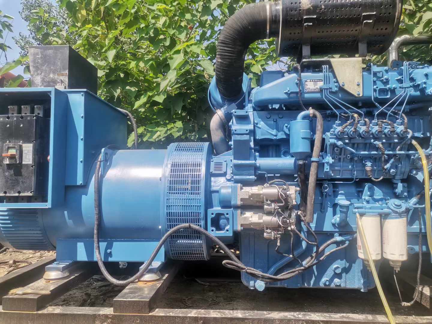 娄星详细说明降低 800kW 柴油发电机输出电流波动的方法